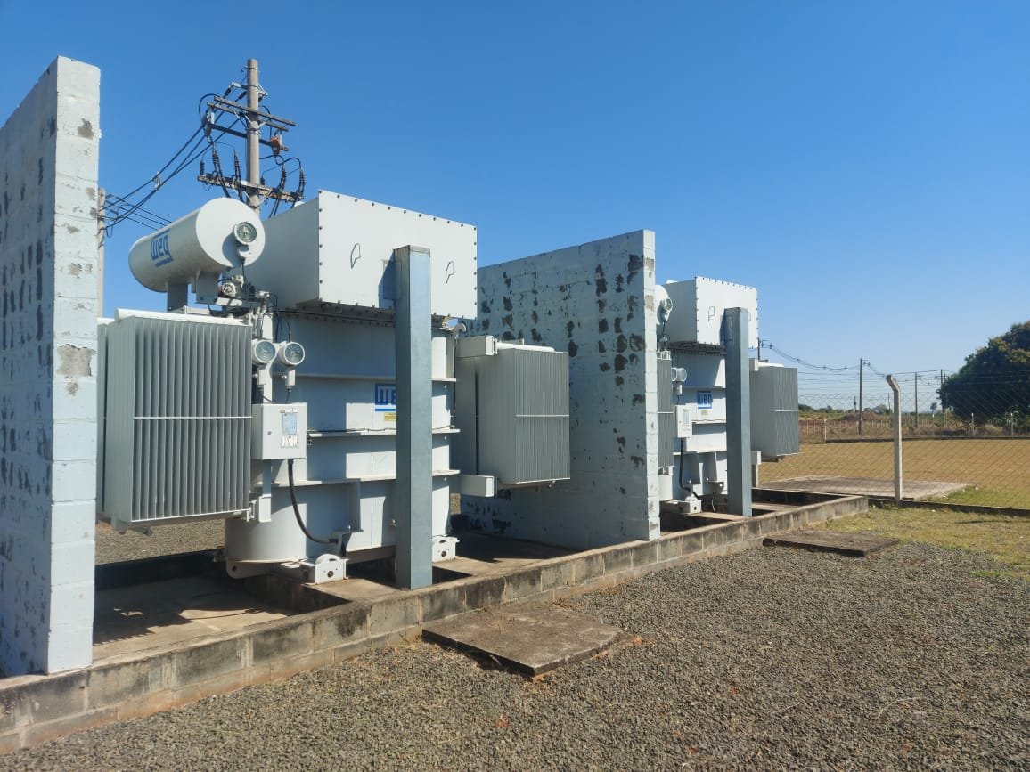 Subestação 138/13,8 kV — pátio de equipamentos